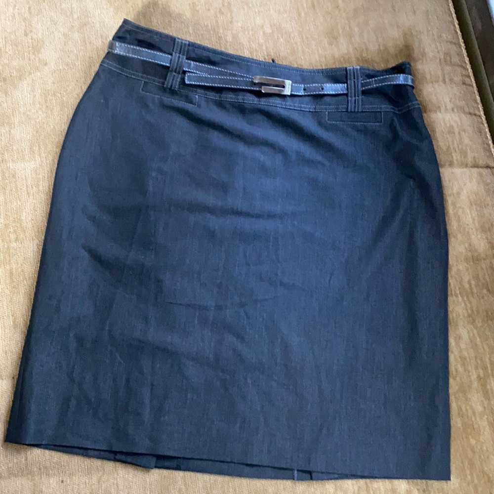 Bianca dress at knee skirt with belt